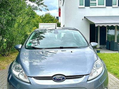 Gebraucht Ford Fiesta Titanium 82 PS (60 kW) 2012 Blau Kleinwagen