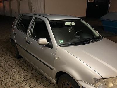 Gebraucht VW Polo 60 PS (44 kW) 2001 Silber Kleinwagen