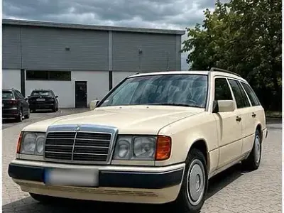 Gebraucht Mercedes 300 113 PS (83 kW) 1991 Gelb Kombi