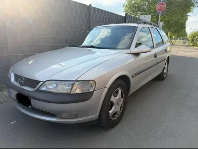Gebraucht Opel Vectra 101 PS (74 kW) 1999 Silber Kombi