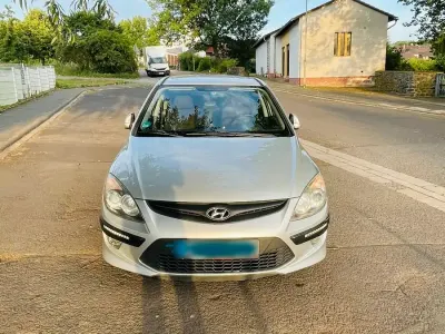 Gebraucht Hyundai i30 90 PS (66 kW) 2012 Silber Limousine