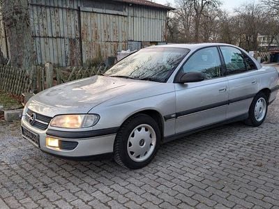 Grau Gebraucht 1997 Opel Omega Limousine | 995 €