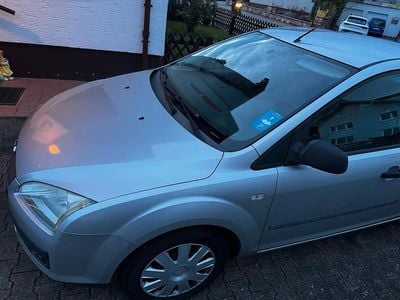 Gebraucht Ford Focus 110 PS (80 kW) 2005 Silber Limousine