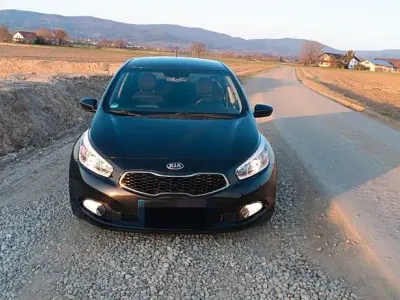 Begagnad Kia Ceed DREAM-TEAM Edition 99 HK (72 kW) 2015 Svart Halvkombi