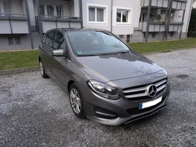 Gebraucht Mercedes B180 Business 122 PS (89 kW) 2018 Grau Van / Kleinbus
