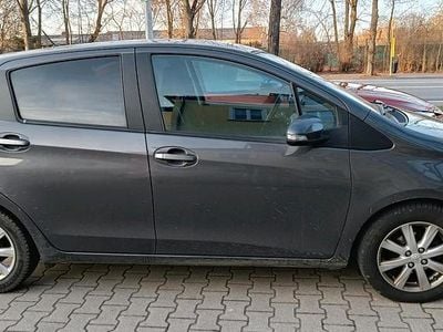 Gebraucht Toyota Yaris 99 PS (72 kW) 2013 Grau Kleinwagen