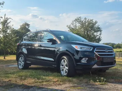Gebraucht Ford Kuga Trend 120 PS (88 kW) 2017 Schwarz SUV