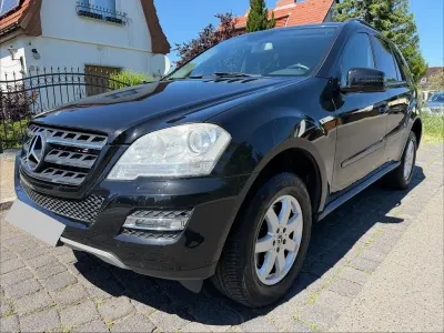 Gebraucht Mercedes ML350 231 PS (169 kW) 2010 Schwarz SUV