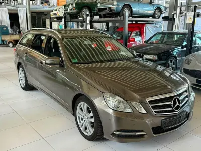 Gebraucht Mercedes E300 Avantgarde 204 PS (150 kW) 2010 Grau Limousine