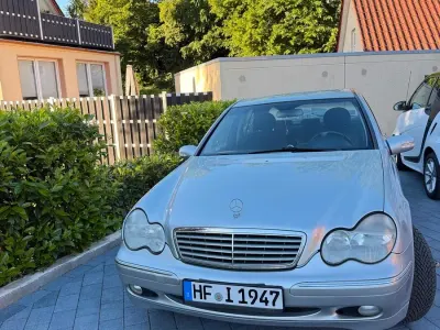 Gebraucht Mercedes 220 147 PS (108 kW) 2001 Limousine