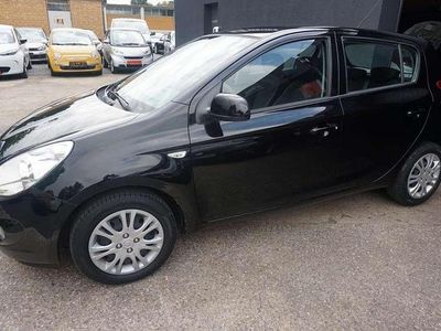 Gebraucht Hyundai i20 Classic 101 PS (74 kW) 2009 Schwarz Kleinwagen