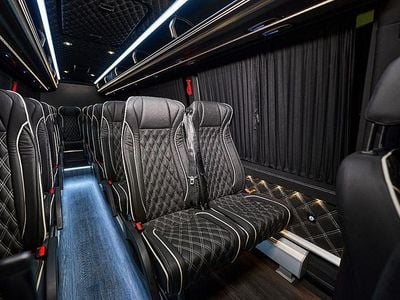 Schwarz Gebraucht 2024 Mercedes Sprinter Van | 159.460 €