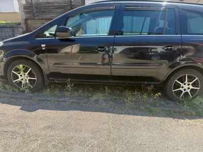 Gebraucht Opel Zafira Selection 110 PS (80 kW) 2010 Schwarz Van / Kleinbus
