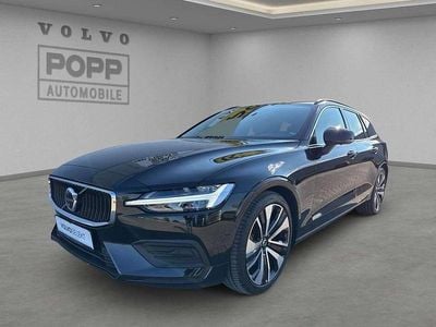 Gebraucht Volvo V60 Core 197 PS (144 kW) 2024 Onyx black / metallic Kombi