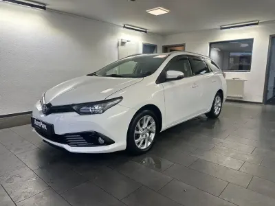 Gebraucht Toyota Auris Touring Sports Team 99 PS (72 kW) 2018 Weiß Kombi