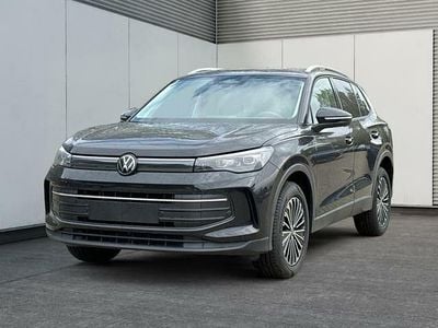 Oyster silver metallic Gebraucht 2024 VW Tiguan Advance SUV | 42.890 € (Guter Preis)