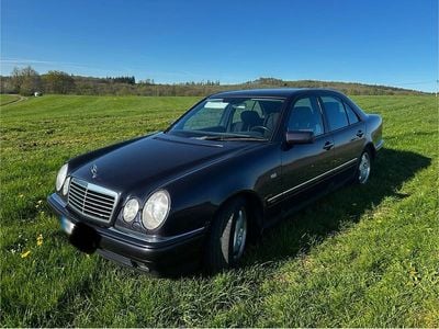 Second-hand Mercedes E240 Avantgarde 170 CP (125 kW) 1998 Mov Berlinǎ