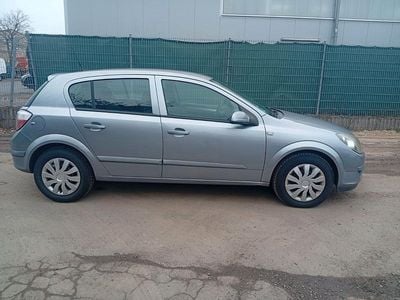 Gebraucht Opel Astra Edition 105 PS (77 kW) 2005 Silber Limousine