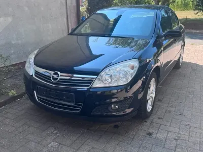 Gebraucht Opel Astra 116 PS (85 kW) 2009 Schwarz Limousine