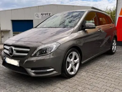 Gebraucht Mercedes B200 136 PS (100 kW) 2012 Grau Kleinwagen