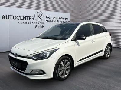 Gebraucht Hyundai i20 Passion Plus 120 PS (88 kW) 2018 Weiß Limousine