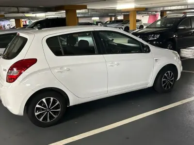 Gebraucht Hyundai i20 Classic 77 PS (56 kW) 2011 Weiß Kleinwagen