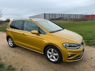 Begagnad VW Golf Sportsvan 150 HK (110 kW) 2018 Guld Minibuss