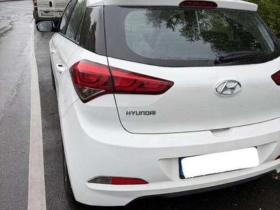 Gebraucht Hyundai i20 Trend 84 PS (61 kW) 2017 Weiß Limousine