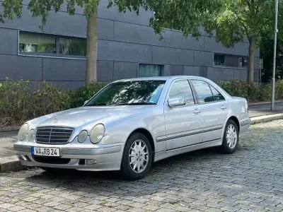Gebraucht Mercedes E240 Elegance 170 PS (125 kW) 2001 Silber Limousine