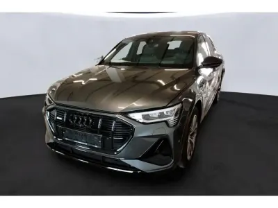 Gebraucht Audi e-tron Comfort 230 kW (313 PS) 2022 Daytonagrau perleffekt (metallic) SUV