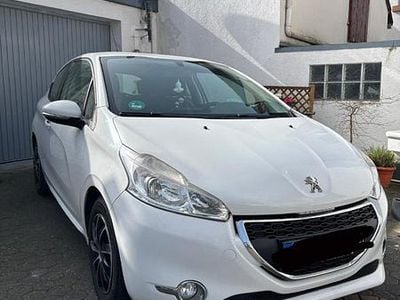 Gebraucht Peugeot 208 68 PS (50 kW) 2014 Weiß Kleinwagen