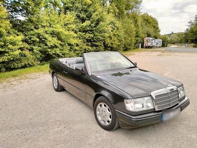 Second-hand Mercedes E300 220 CP (161 kW) 1992 Negru Cabrio