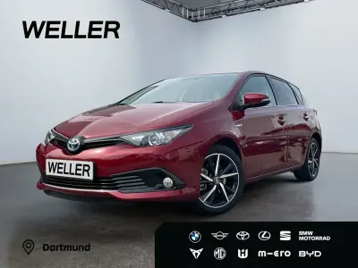 Gebraucht Toyota Auris Hybrid Team 136 PS (100 kW) 2018 Rot Limousine