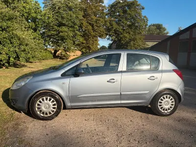 Gebraucht Opel Corsa 80 PS (58 kW) 2007 Silber Kleinwagen