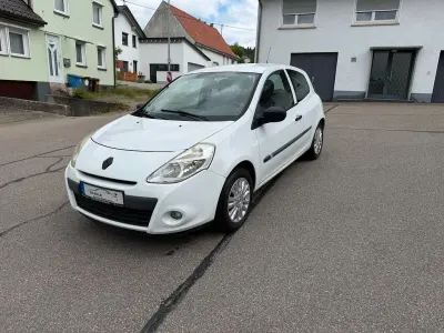 Gebraucht Renault Clio III Expression 75 PS (55 kW) 2009 Weiß Kleinwagen