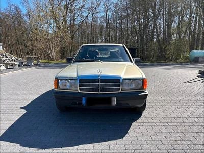Usata Mercedes 190 118 CV (86 kW) 1983 Verde Berlina
