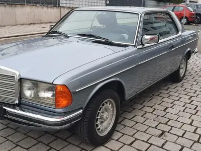 Używany Mercedes E230 136 KM (100 kW) 1983 Niebieski Coupe