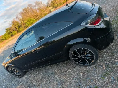 Gebraucht Opel Astra GTC 140 PS (102 kW) 2009 Schwarz Limousine