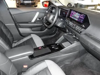Gebraucht Citroën C4 Shine 131 PS (96 kW) 2023 Island blau (metallic) SUV