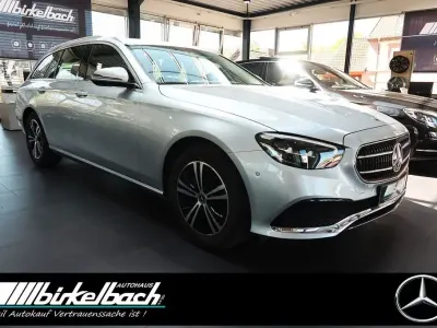 Używany Mercedes E220 194 KM (142 kW) 2021 Srebrny Sedan/Limuzyna