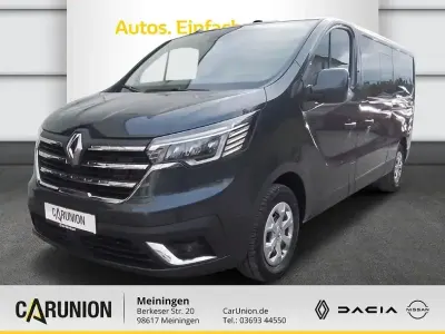 Gebraucht Renault Trafic Life 150 PS (110 kW) 2024 Kometengrau metallic Van / Kleinbus