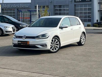 Gebraucht VW Golf VII Highline 131 PS (96 kW) 2018 Weiß Limousine