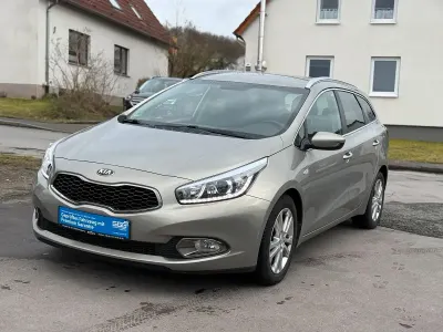 Gebraucht Kia Ceed 135 PS (99 kW) 2013 Grau Kleinwagen