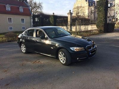 Gebraucht BMW 318 Lifestyle 143 PS (105 kW) 2011 Schwarz Limousine