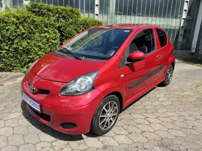 Gebraucht Toyota Aygo Edition 68 PS (50 kW) 2011 Rot Kleinwagen