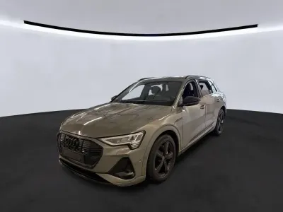 Używany Audi e-tron Black Edition 230 kW (313 KM) 2022 Szary SUV