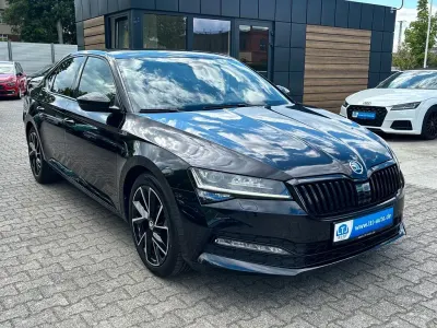 Gebraucht Skoda Superb SportLine 150 PS (110 kW) 2022 Schwarzmagic perleffekt (metallic) Limousine