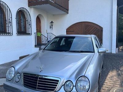 Mercedes E320