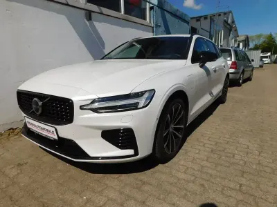 Gebraucht Volvo V60 253 PS (186 kW) 2024 Weiß Kombi
