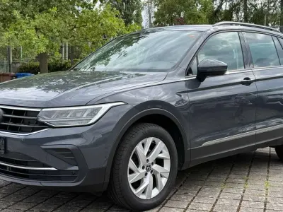 Gebraucht VW Tiguan Life 150 PS (110 kW) 2022 Delfingrau metallic SUV